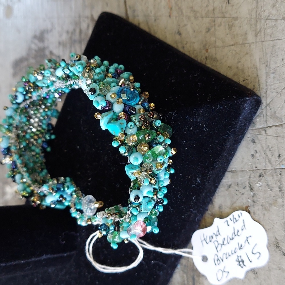 Hand beaded bracelet - Picture 3 of 4